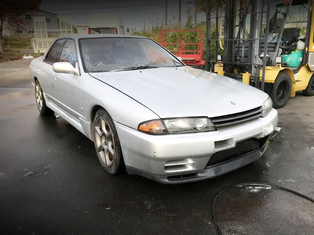 Front exterior of HCR32 SKYLINE 4-DOOR.