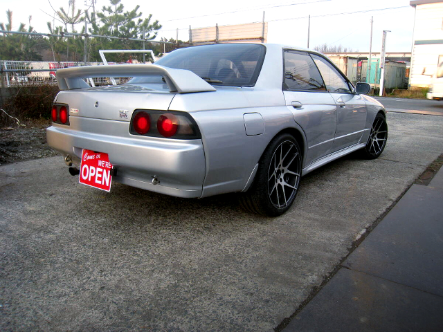 Rear exterior of WIDEBODY HNR32 SKYLINE 4-DOOR.