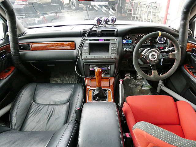 Interior dashboard of JZS171 CROWN ATHLETE-V.