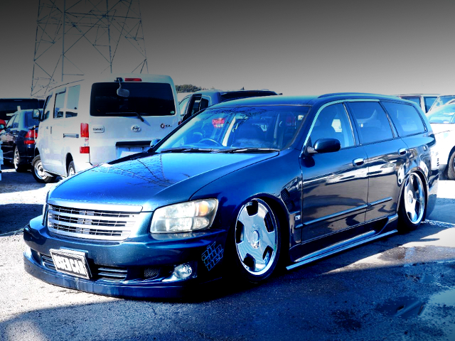 Front exterior of Bagged M35 NISSAN STAGEA 250RX.