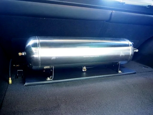 Air suspension system of Bagged M35 NISSAN STAGEA 250RX.