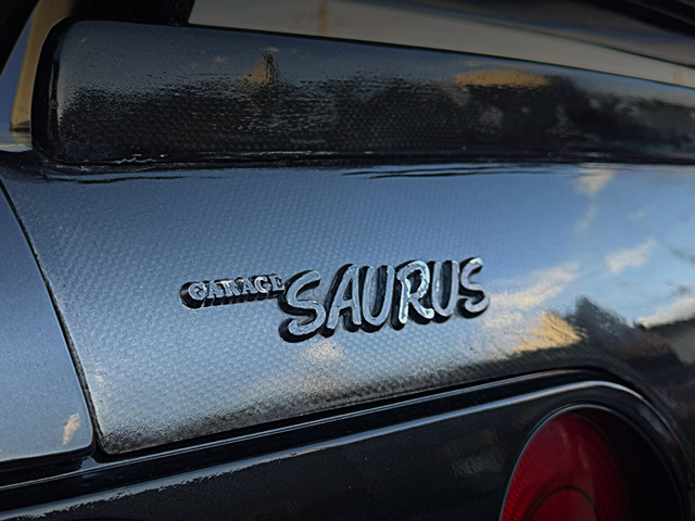 Garage SAURUS emblem.