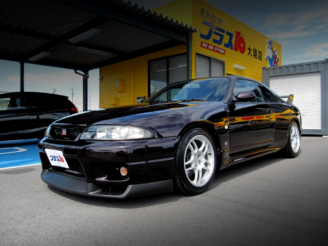 Front exterior of R33 SKYLINE GT-R V-SPEC.