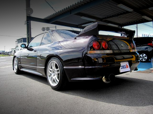 Rear exterior of R33 SKYLINE GT-R V-SPEC.