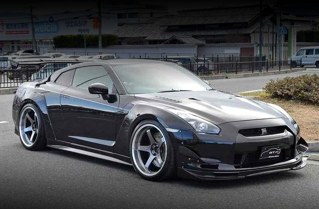 Front exterior of R35 NISSAN GT-R PREMIUM EDITION.