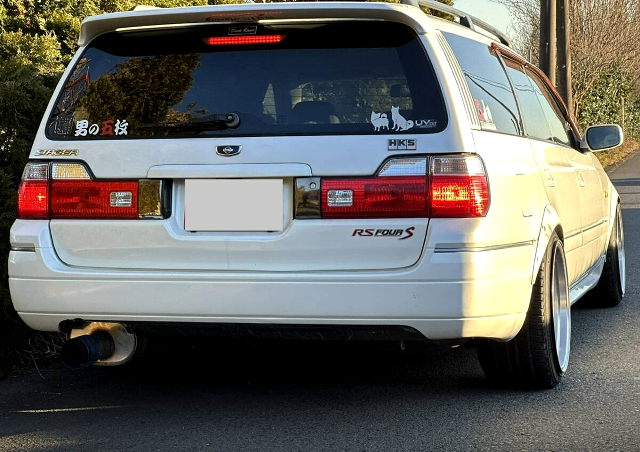 Rear exterior of 1st Gen NISSAN STAGEA.