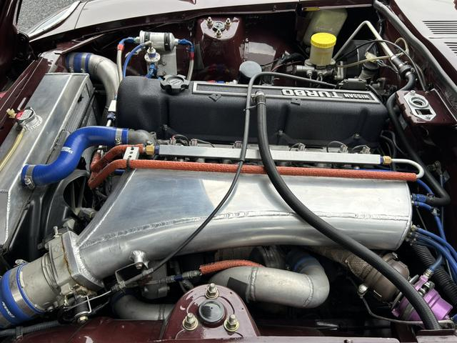 Custom intake surge on L28 With twin turbo.