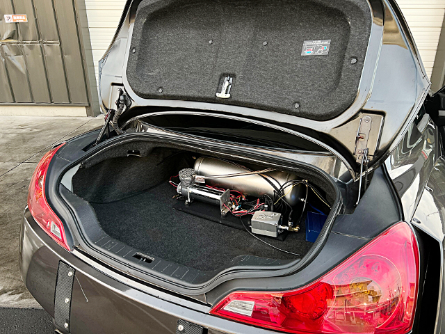 Air suspension system at Trunk space.
