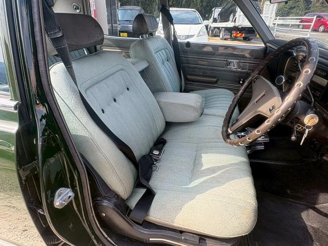 Interior seats of 4th Gen TOYOTA CROWN SUPER SALOON.