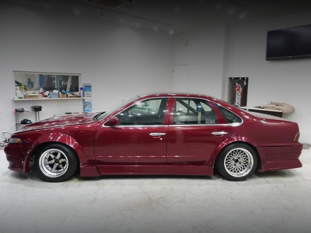 Left side exterior of A31 NISSAN CEFIRO.