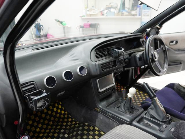 Interior Dashboard of A31 NISSAN CEFIRO.