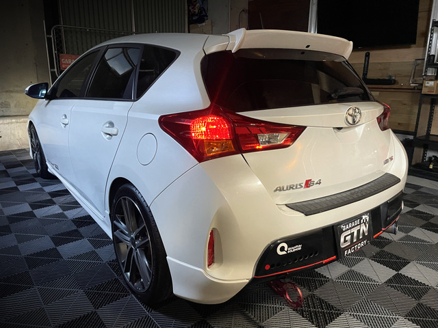Rear exterior of ZRE186H AURIS RS S-PACKAGE.