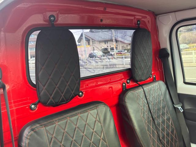 Seats of WIDEBODY 11th Gen SUZUKI CARRY TRUCK.