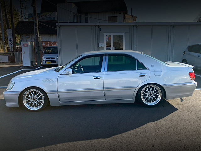 Side exterior of JZS171 CROWN ATHLETE V.