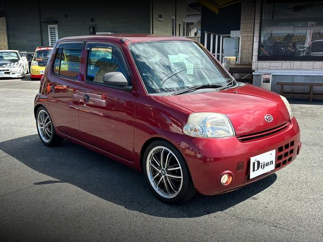 Front exterior of L235S DAIHATSU ESSE D.