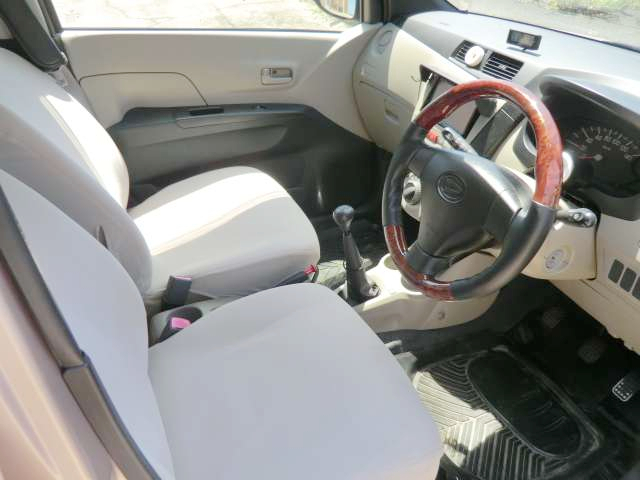 Interior of L285S DAIHATSU MIRA X SPECIAL.