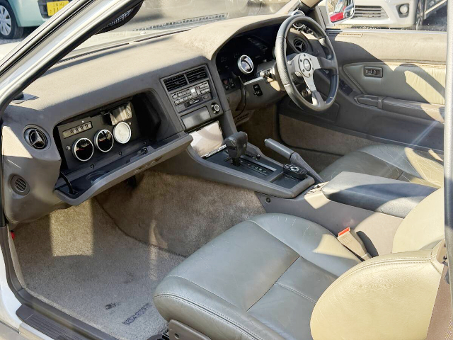 Passenger side Interior of 400HP MZ21 SOARER 3.0GT LIMITED.