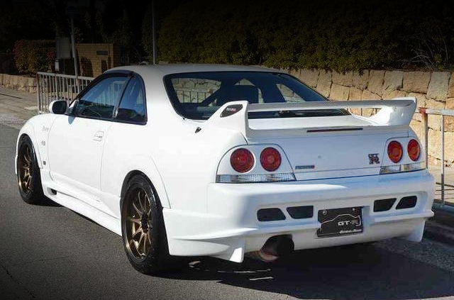 Rear exterior of R33 SKYLINE GT-R.