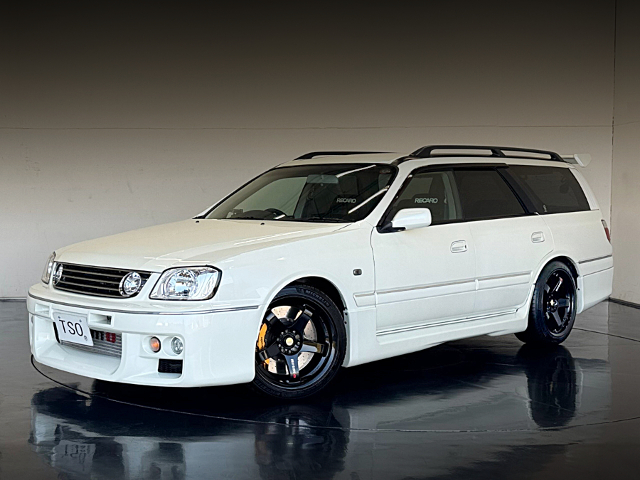 Front exterior of WGNC34 STAGEA AUTECH VERSION 260RS.