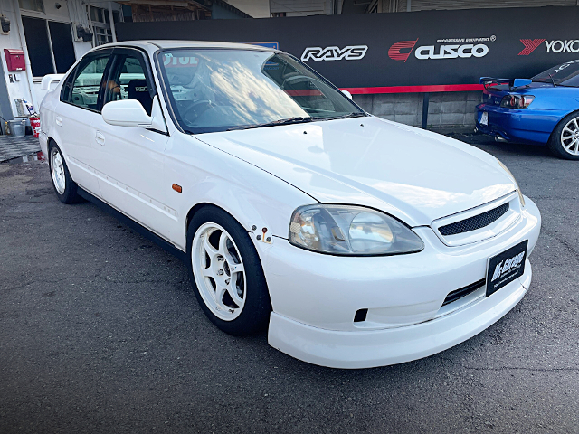 Front exterior of EK4 CIVIC FERIO Si.