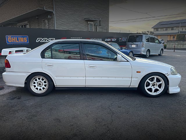 Right-Side exterior of EK4 CIVIC FERIO Si.