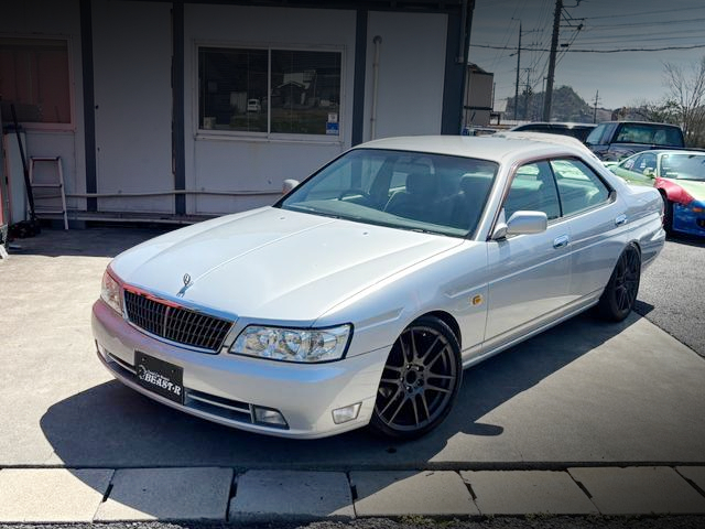 Front exterior of C35 NISSAN LAUREL.