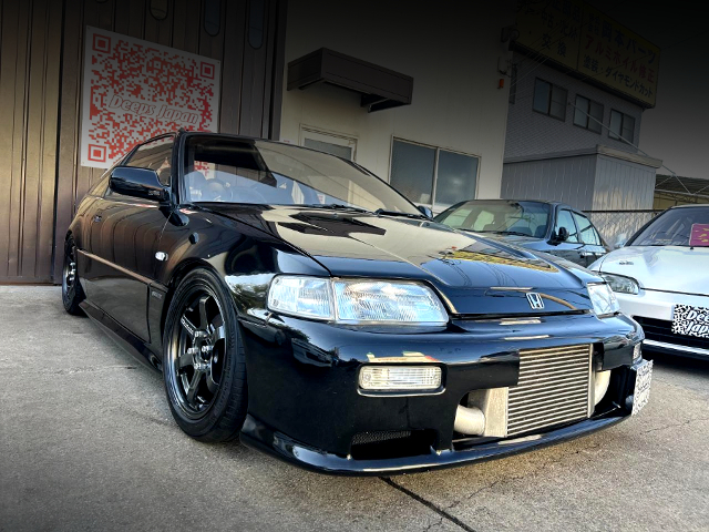 Front exterior of EF7 HONDA CR-X Si.