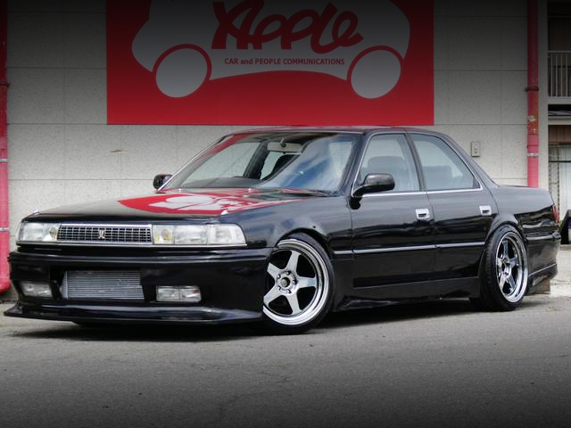 Front exterior of JZX81 CRESTA.