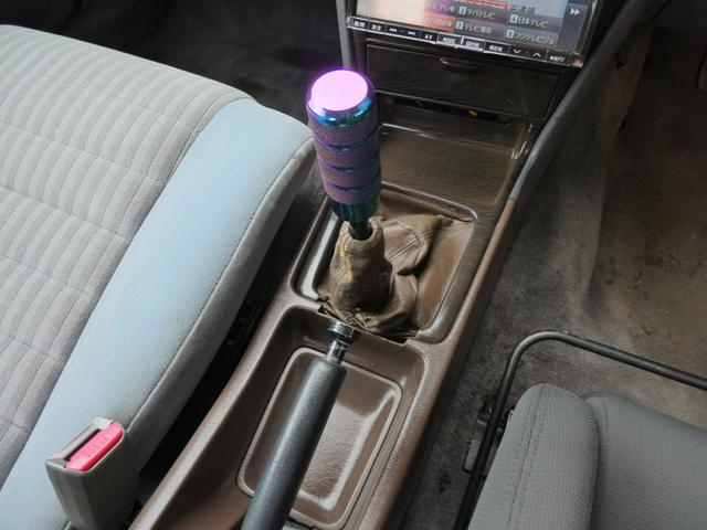 5-Speed manual shift knob.