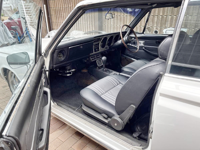 Dashboard of MS51 CROWN 2-DOOR HARDTOP.