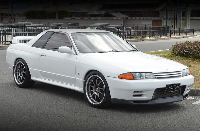 Front exterior of BNR32 SKYLINE GT-R.
