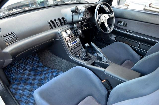 Passenger Side interior of BNR32 SKYLINE GT-R.