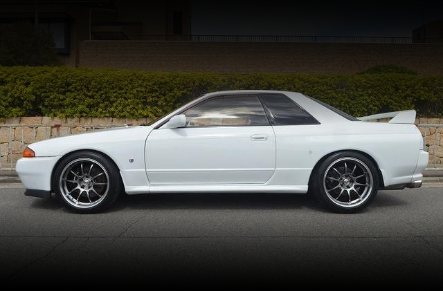 Side exterior of BNR32 SKYLINE GT-R.