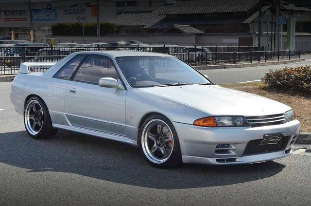 Front exterior of R32 SKYLINE GT-R.