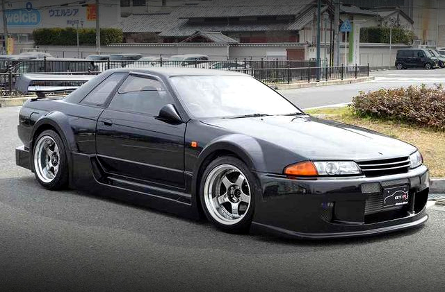 Front exterior of M'S FACTORY WIDEBODY R32 SKYLINE GT-R.
