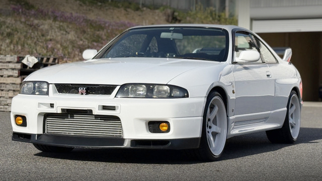 Front exterior of BCNR33 SKYLINE GT-R.