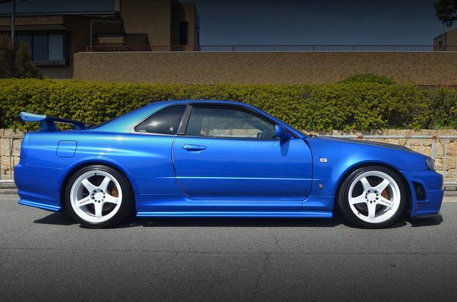 Side exterior of R34 SKYLINE GT-R V-SPEC II.