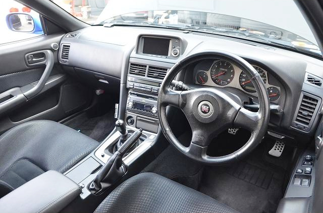 Dashboard of R34 SKYLINE GT-R V-SPEC II.