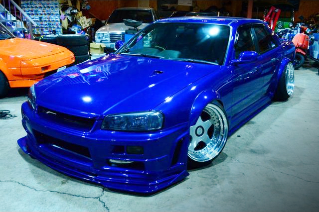 Front exterior of WIDEBODY R34 SKYLINE 4-DOOR GT.