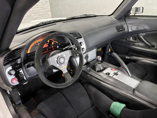 Dashboard of LEFT-HAND DRIVE HONDA S2000.
