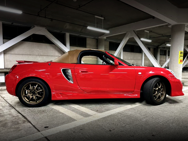 Right-Side exterior of ZZW30 TOYOTA MR-S.