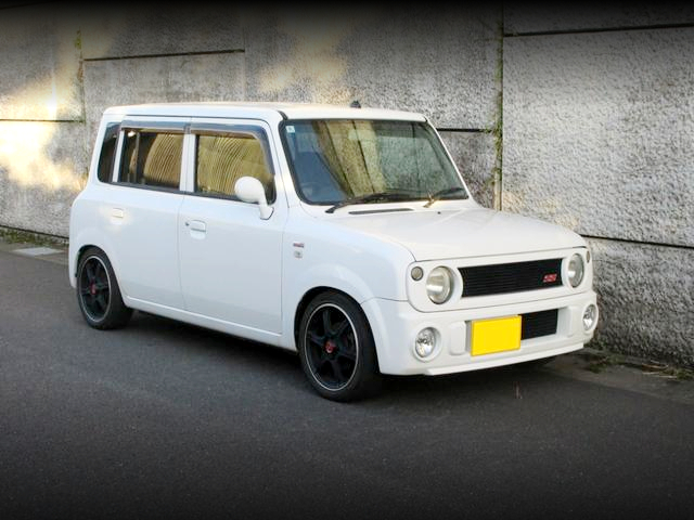 Front exterior of HE21S SUZUKI ALTO LAPIN.
