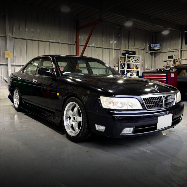 Front exterior of GC35 NISSAN LAUREL.