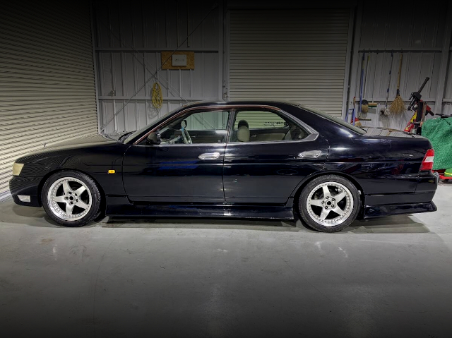 Side exterior of GC35 NISSAN LAUREL.