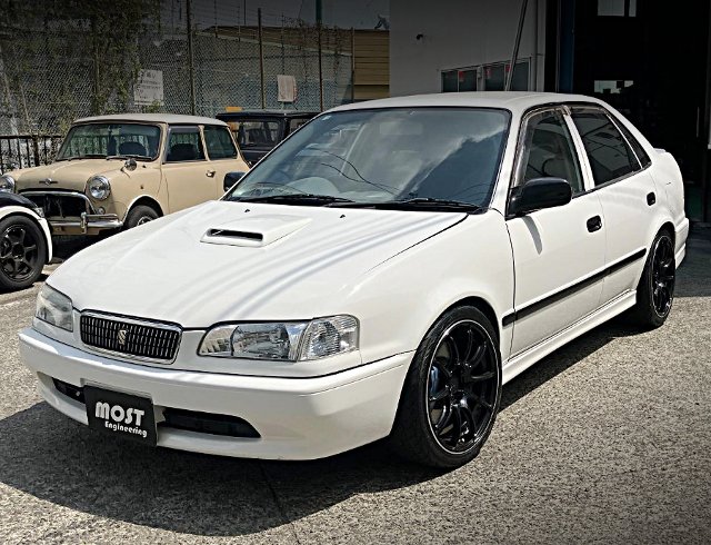 Front exterior of EE111 SPRINTER 4-DOOR.