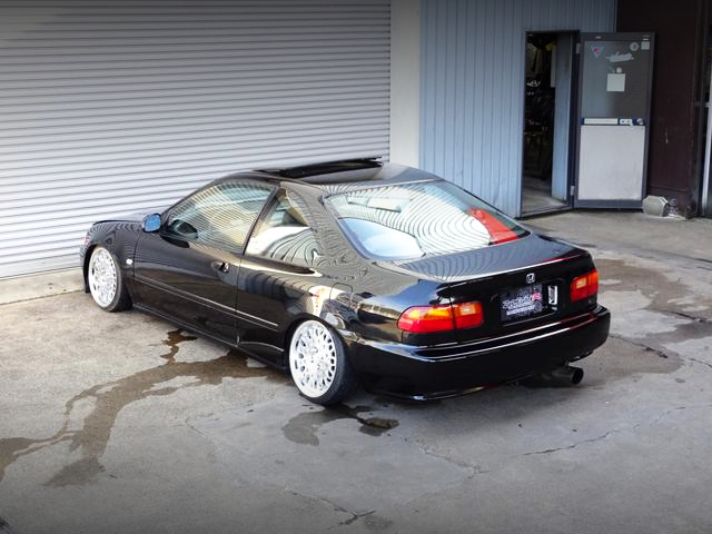 Rear exterior of EJ1 CIVIC COUPE.