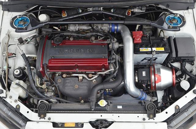 4G63 2000cc turbo engine.