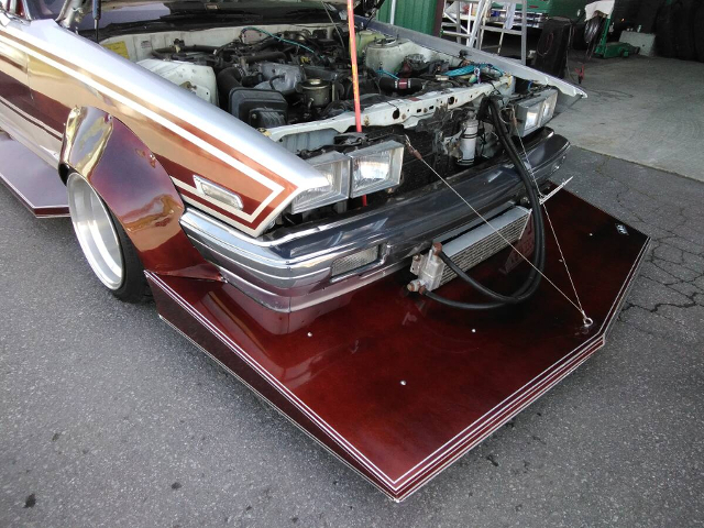 Hood open of Kaido Racer GX71 Cresta.