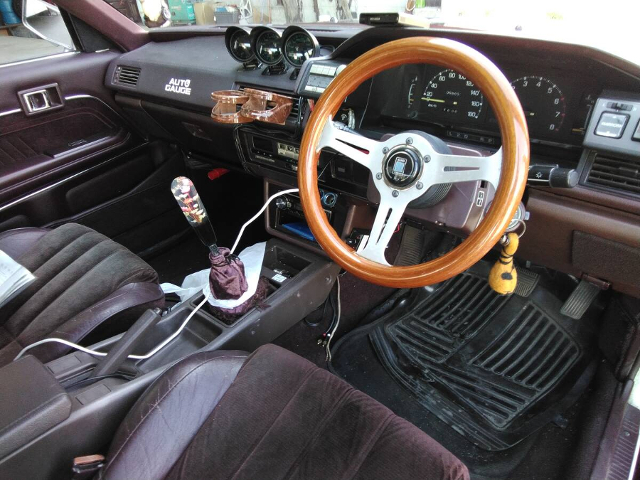 Interior of Kaido Racer GX71 Cresta.