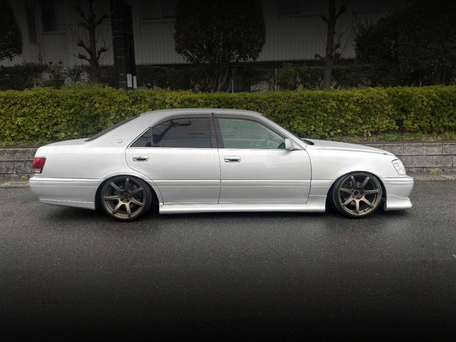 Side exterior of JZS171 CROWN ATHLETE-V.